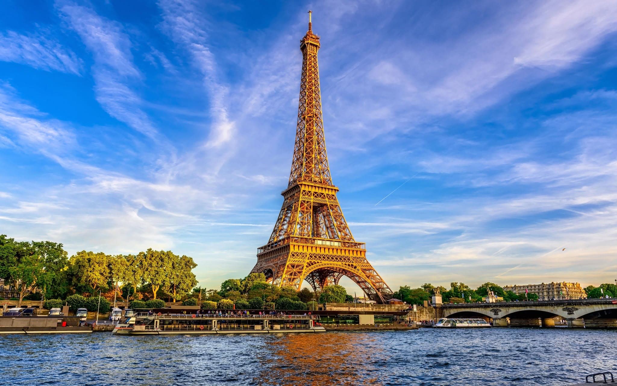 The Eiffel Tower seen from across the Seine